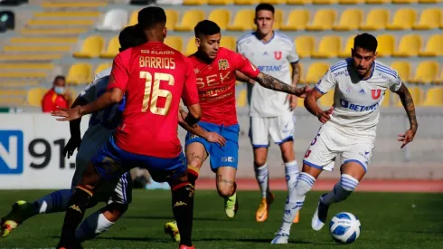 Augusto Barrios se desgarró en el 1-1 entre Unión Española y la Universidad de Chile.
