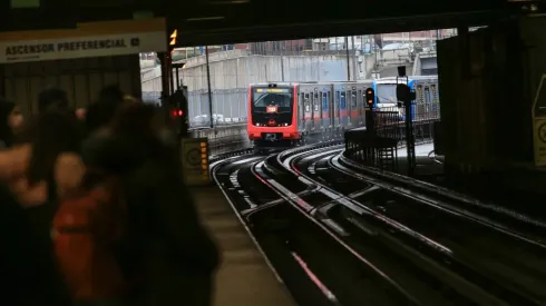 Revisa el horario de Metro de Santiago.
