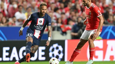 Neymar fue titular frente al Benfica
