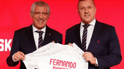 Fernando Santos pasa de dirigir Portugal a Polonia.
