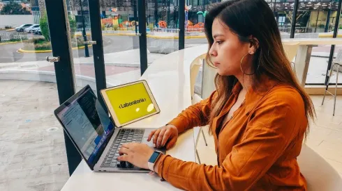 Laboratoria ofrece un bootcamp para que las mujeres se desarrollen en el área tecnológica
