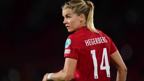 Hegerberg se alineó con las futbolistas que exigen mejores condiciones
