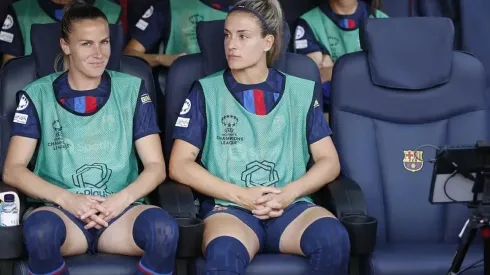 Alexia Putellas en la banca durante el partido contra el Chelsea por la Champions
