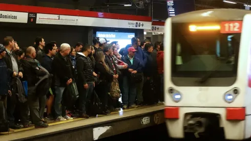 Horario de funcionamiento Metro de Santiago.
