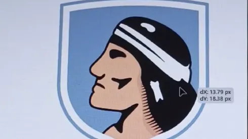 El escudo de Colo Colo siendo adaptado para la Premier League
