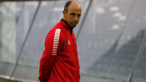 Futbol, Colo Colo v Nublense.<br />
Copa Chile 2016<br />
El entrenador de Nublense Hugo Pablo Abraham, dirige a sus jugadores durante el partido contra Colo Colo por Copa Chile  en el estadio Monumental.<br />
Santiago, Chile.<br />
17/07/2016<br />
Paul Plaza/Photosport**************
Football, Colo Colo v Nublense.<br />
Copa Chile 2016.<br />
Nublense`s head coach Hugo Gonzalez, gives interacts to his players  during Copa Chile football match against Colo Colo at  Monumental stadium in Santiago, Chile.<br />
17/07/2016<br />
Paul Plaza/Photosport
