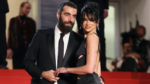 La ganadora del Grammy se lució en la Alfombra Roja del Festival de cine
