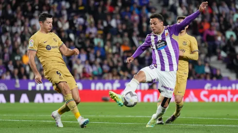 Valladolid golea al campeón Barcelona para seguir luchando por la permanencia en La Liga.
