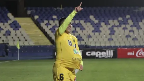 Kevin Medel con su particular festejo en Universidad de Concepción.
