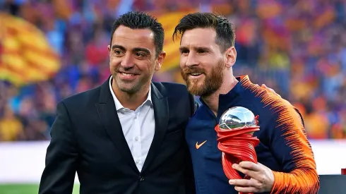 Xavi le hace guiños a Messi pensando en el futuro.
