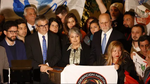 La ministra del trabajo Jeannette, junto al ministro de hacienda Mario Marcel y el ministro de la Segpres Álvaro Elizalde ofrece un punto tras la sesión de la Cámara de Diputados en la que se aprobó el proyecto de aumento del salario mínimo a 500 mil.
