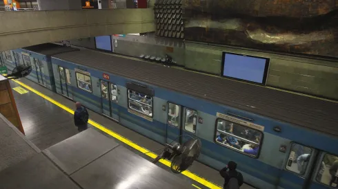 Metro de Santiago anuncia que L4 vuelve a operar con normalidad.
