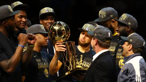 Los vencedores se llevan más que el Trofeo Larry O'Brien.
