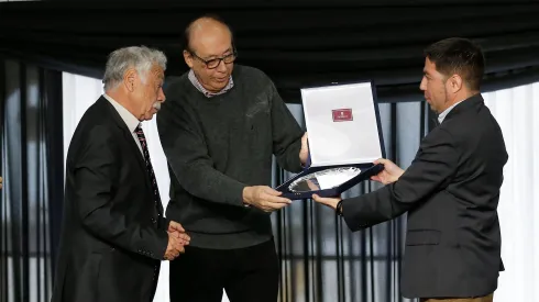Carlos Caszely fue uno de los grandes premiados de la ceremonia de los 50 años de la final de la Libertadores.
