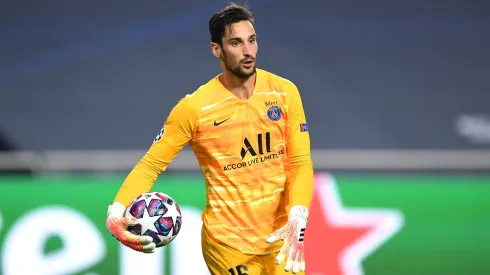 Sergio Rico sufrió un accidente a caballo y tiene al mundo del fútbol preocupado. El arquero del PSG fue trasladado de emergencia.
