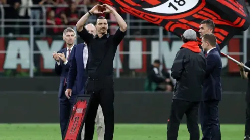 Zlatan aprovechó de retirarse ante la hinchada del AC Milan.
