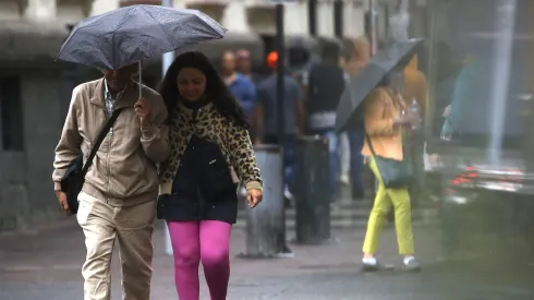Lluvia en Santiago.
