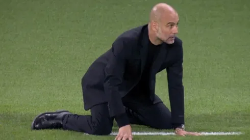 Pep Guardiola quedó a lo perrito tras error defensivo del City
