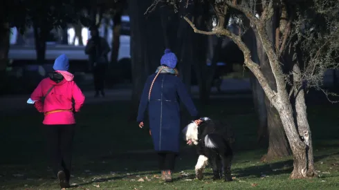 Las bajas temperaturas se han hecho presente los últimos días en Santiago.
