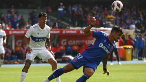 Universidad de Chile recibe a la UC en Santa Laura.
