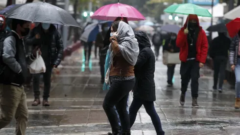 ¿Volverá a llover en Santiago? Mira el pronóstico del tiempo
