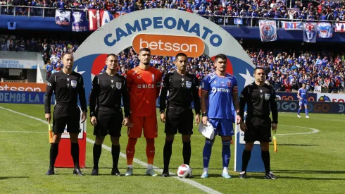 Universidad de Chile necesita un triunfo ante Universidad Católica.
