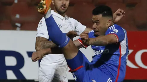 El festejo de Nery Domínguez tras el Clásico Universitario.
