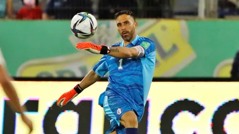 Jorge Valdivia quiere ver a Bravo titular en la Roja.
