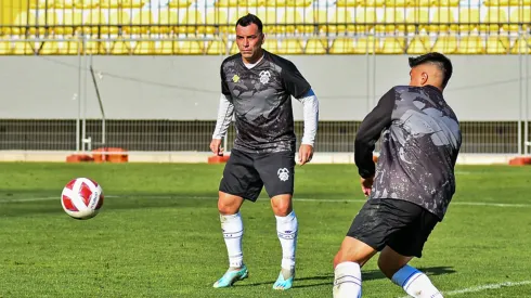 Paredes vuelve a jugar con la camiseta del SAU.
