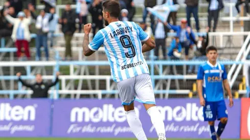 Joaquín Larrivey anotó un gol y dio dos asistencias en el triunfo de Magallanes ante Deportes Santa Cruz en Copa Chile.

