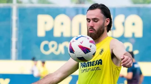 Ben Brereton fue presentado oficialmente en el Villarreal y ya entrena con el plantel para la próxima temporada, incluso anotando golazos.
