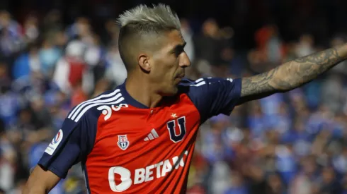 Leandro Fernández no se nubla con la U peleando arriba.

