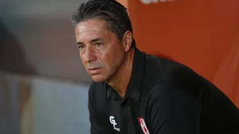 Copiapó en alerta por su DT: Héctor Almandoz es hospitalizado