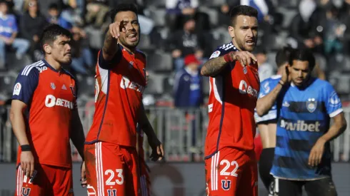 Nery Domínguez, Matías Zaldivia y Luis Casanova han sacado al voz por el camarín.
