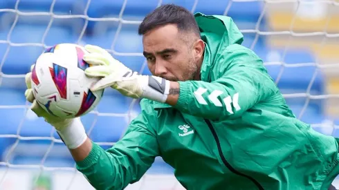 Claudio Bravo vuelve a ser titular en el Real Betis
