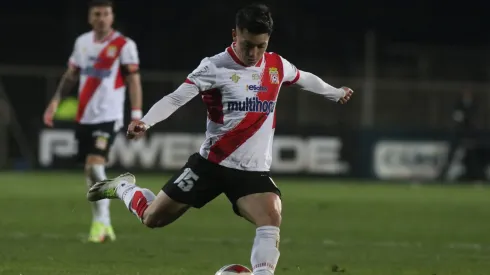 El jugador de Curicó Unido vive un lamentable momento.
