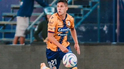 Benjamín Galdames en acción con el Atlético San Luis de México. 
