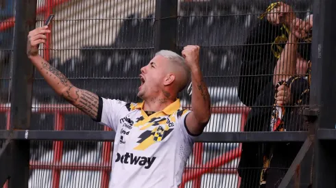 Rodrigo Holgado celebró como Francesco Totti su gol en Coquimbo Unido.
