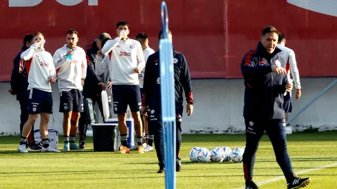 Eduardo Berizzo prepara su plan cual científico rumbo a Santiago 2023.
