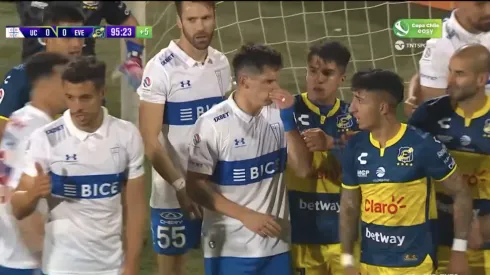 Parot vivió un entrevero con Bryan Soto en el final del partido
