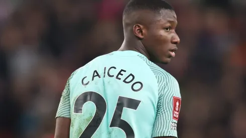 Moisés Caicedo le dice que no a Liverpool a la espera de Chelsea.
