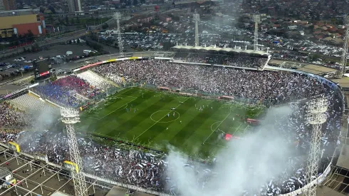 Una toma aérea del estadio Monumental en un partido entre Colo Colo vs. la U. 
