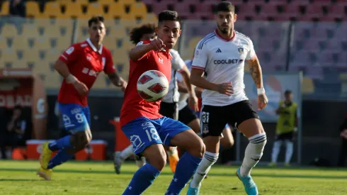 Alexander Aravena, el más valioso del fútbol chileno, ante Colo Colo.
