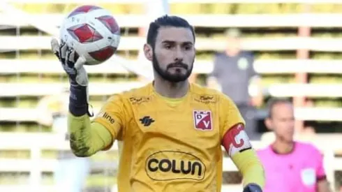 Subasta de camisetas en Deportes Valdivia: organiza Paulo Garcés.
