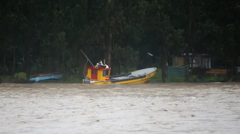 Crecida del río Maule en el sector de Constitución y Quivolgo.
