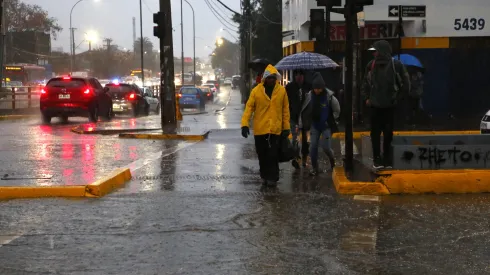 Santiago, 22 junio 2023.<br />
Gran Avenida se encuentra inundada por las lluvias en la capital<br />
Marcelo Hernandez/Aton Chile
