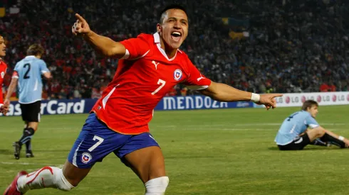 Alexis Sánchez, máximo anotador de La Roja ante Uruguay en la historia.
