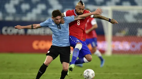 Uruguay ya trabaja con algunos jugadores para el duelo ante la Roja. 
