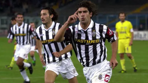 Marcelo Salas anotando por la Juventus
