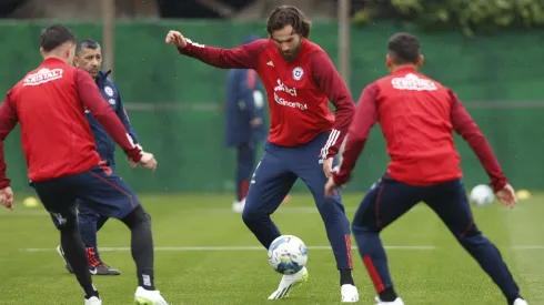 Ben Brereton en los entrenamientos de la Roja.
